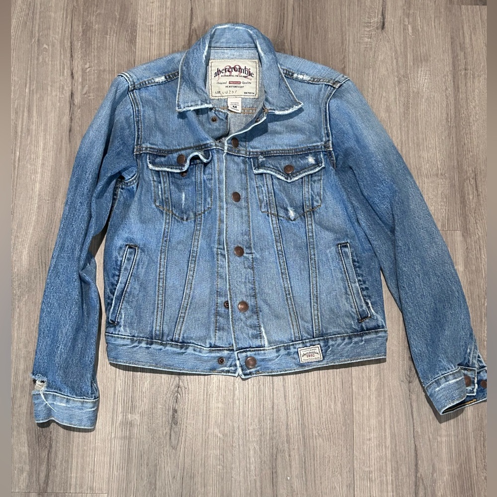 ❥𝐚𝐛𝐞𝐫𝐜𝐫𝐨𝐦𝐛𝐢𝐞 & 𝐟𝐢𝐭𝐜𝐡: Vintage Distressed Denim Jacket